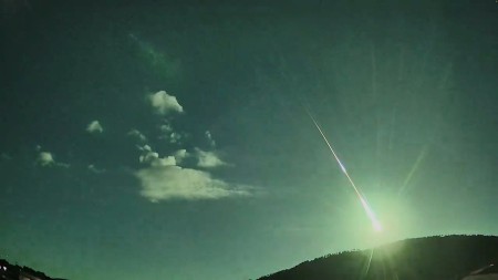 Comet fragment lights up sky over Spain and Portugal ‘like a movie’