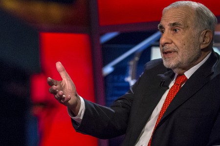 Carl Icahn has sizable stake in Caesars Entertainment, Bloomberg News reports