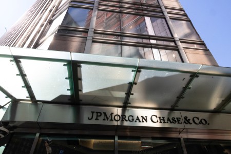 JPMorgan profit jumps on higher investment banking fees, accounting gain