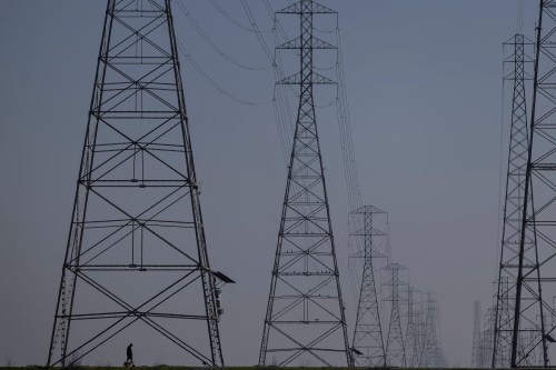 PG&E shares fall after launching $2.4 billion equity capital raise