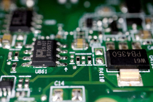 Exclusive-US plans to blacklist company that ordered TSMC chip found in Huawei processor, source says
