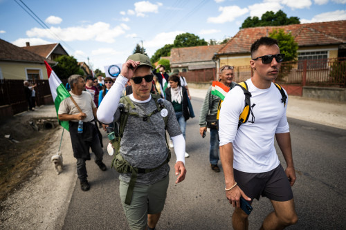 Hungarian opposition leader Magyar walks to Romania, courting ethnic Hungarians
