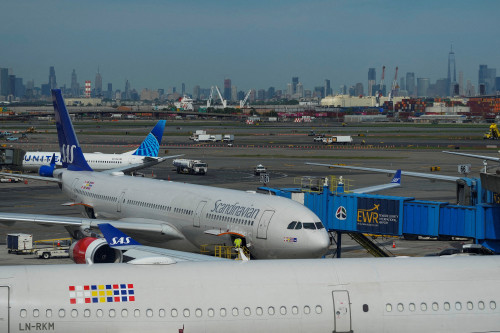 FAA expects to soon boost flights at Newark airport after runway reopening