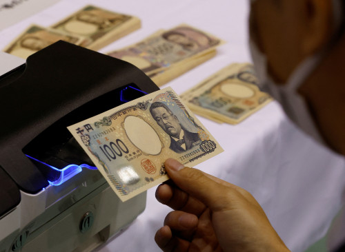 Trump’s tariff threat on China sinks dollar