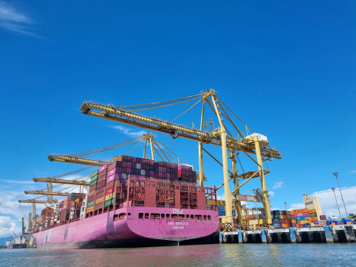 Analysis-Trump’s Colombia tariffs would flip US policy on drugs, trade