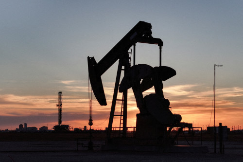 Traders place large $950 million bet on oil price falling hours ahead of ceasefire